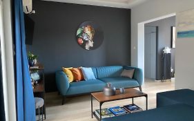 Asimina Apartment, Kerameikos Metro Station